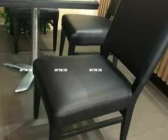 Vente de 24 chaises confortables pour usage commercial